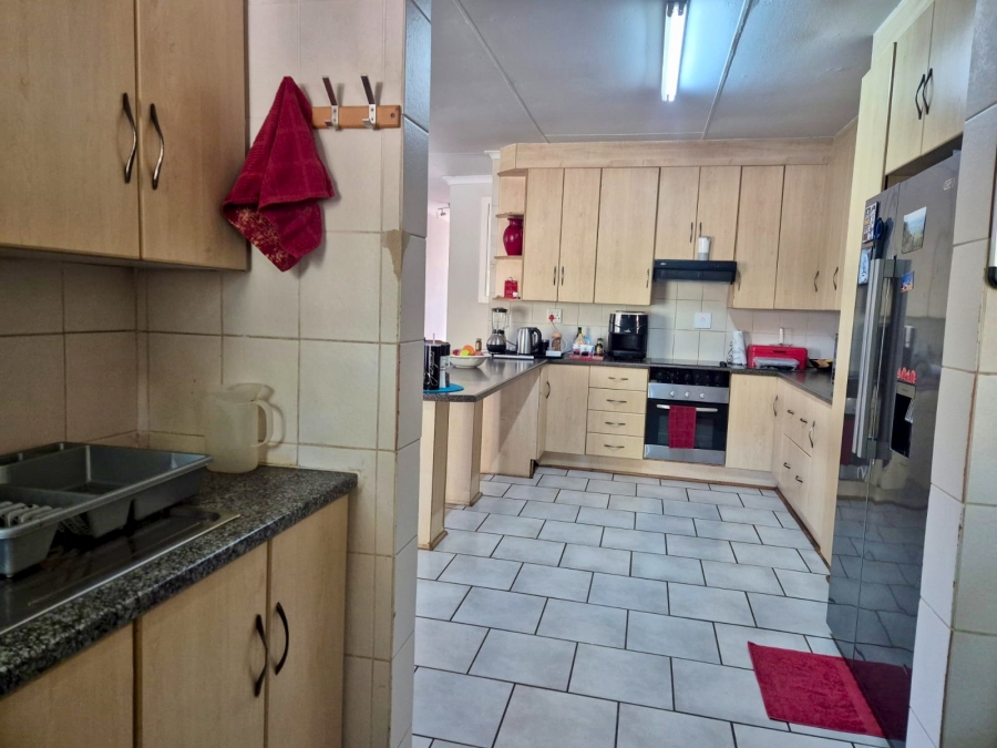 5 Bedroom Property for Sale in Schoemansville North West